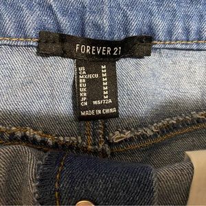 Forever 21 denim skirt. Size Medium. Like new